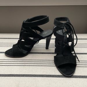 Simply Vera Vera Wang black strappy heels - size 7